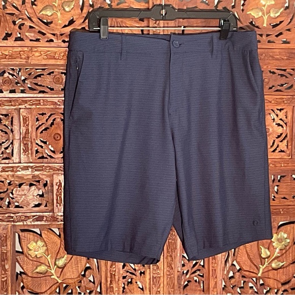 Hang Ten 34” Lightweight Hybrid Navy Shorts with Black Pinstripe - Picture 1 of 3